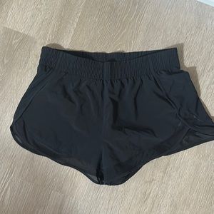 Athleta Mesh Racer Run 2.5” Shorts
